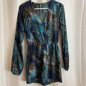 Bebe Long-Sleeve V-Neck Patterned Shorts Romper